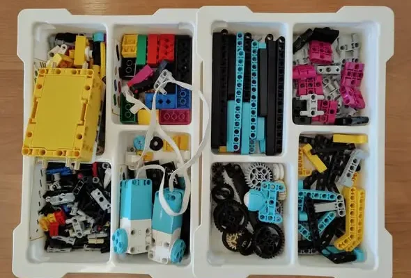 Robotyczne Przygody w szkole w Grupie – uczniowie klas 1–4 odkrywali świat robotyki