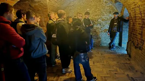 Klasa 5A z Niska na wycieczce w Sandomierzu – historia, geografia i integracja