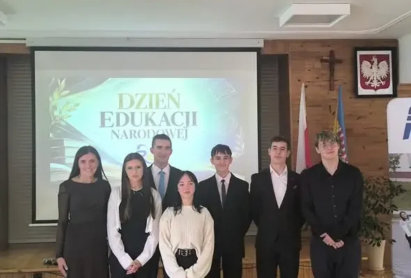 Dzień Edukacji Narodowej w Nisku – od gęsiego pióra do sztucznej inteligencji