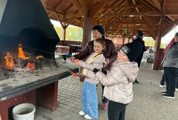 Międzypokoleniowe ognisko nad Bajorkiem w Jarocinie
