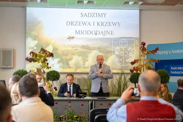 Rudnik nad Sanem sadzi miododajne drzewa i krzewy. Gmina zgłosiła zapotrzebowanie na 50 sadzonek