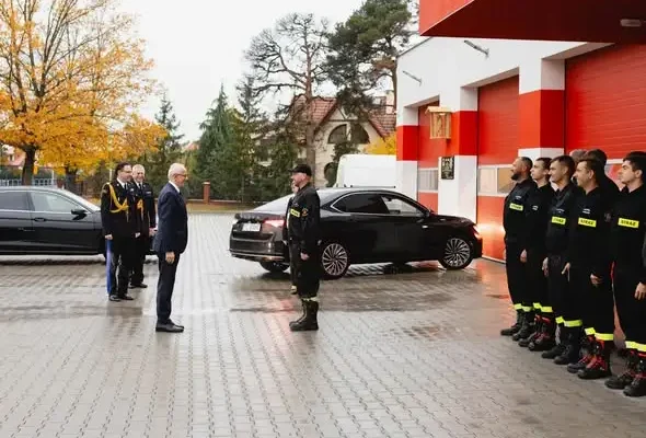 Strażacka solidarność w Rudniku nad Sanem – wizyta kierownictwa PSP i MSWiA