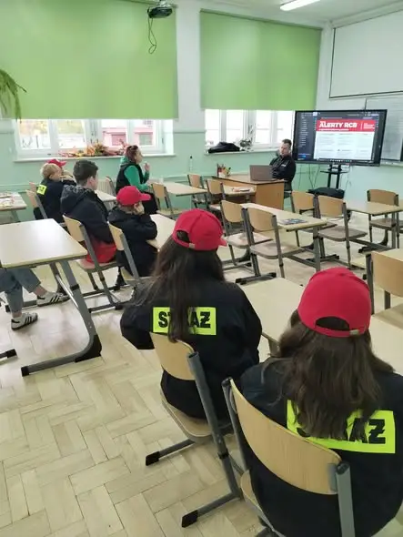 Krajowy Trening Rodzinny w Ulanowie – bezpieczeństwo i ewakuacja w szkole