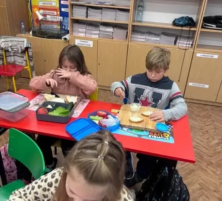 Pierwszaki zrobiły zdrowe kanapki – lekcja odżywiania w praktyce