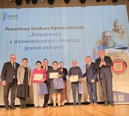 Seniorzy z gminy Jeżowe nagrodzeni w powiatowym konkursie rękodzielniczym