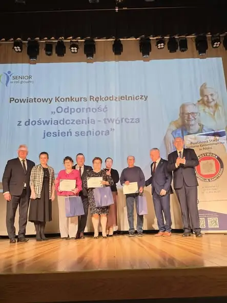 Seniorzy z gminy Jeżowe nagrodzeni w powiatowym konkursie rękodzielniczym
